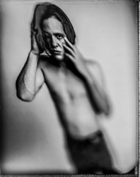 Beauty distorts — 073A1100